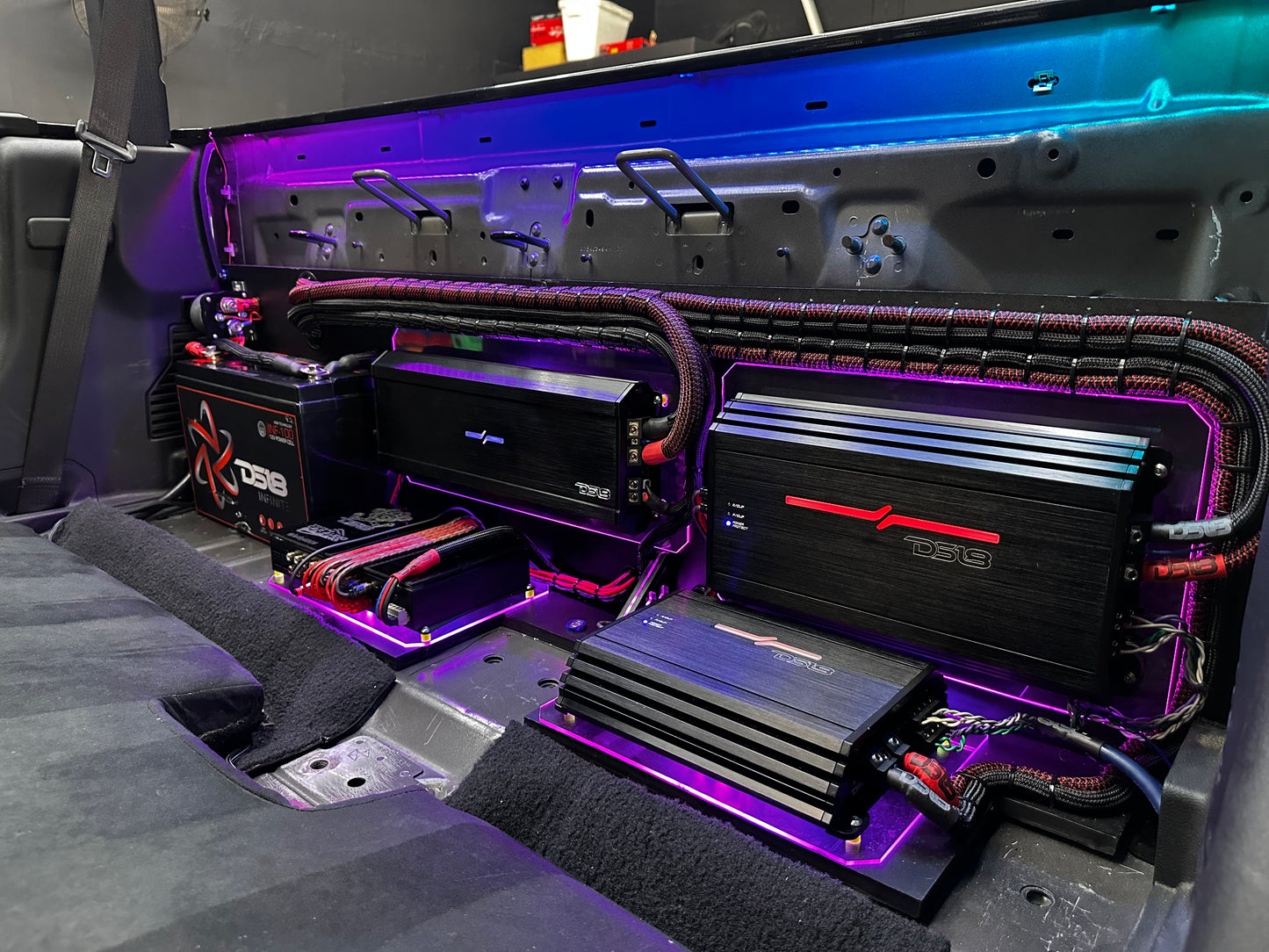 JeeP GLADIATOR Custom AMP RACK.